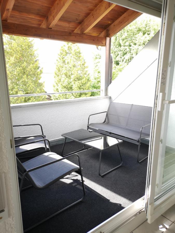 Familienfreundliche Ferienwohnung Mit Wohlfuehlbalkon Und Kostenlosem Parkplatz Nahe Messe Und Bodensee 멕켄뷔렌 외부 사진