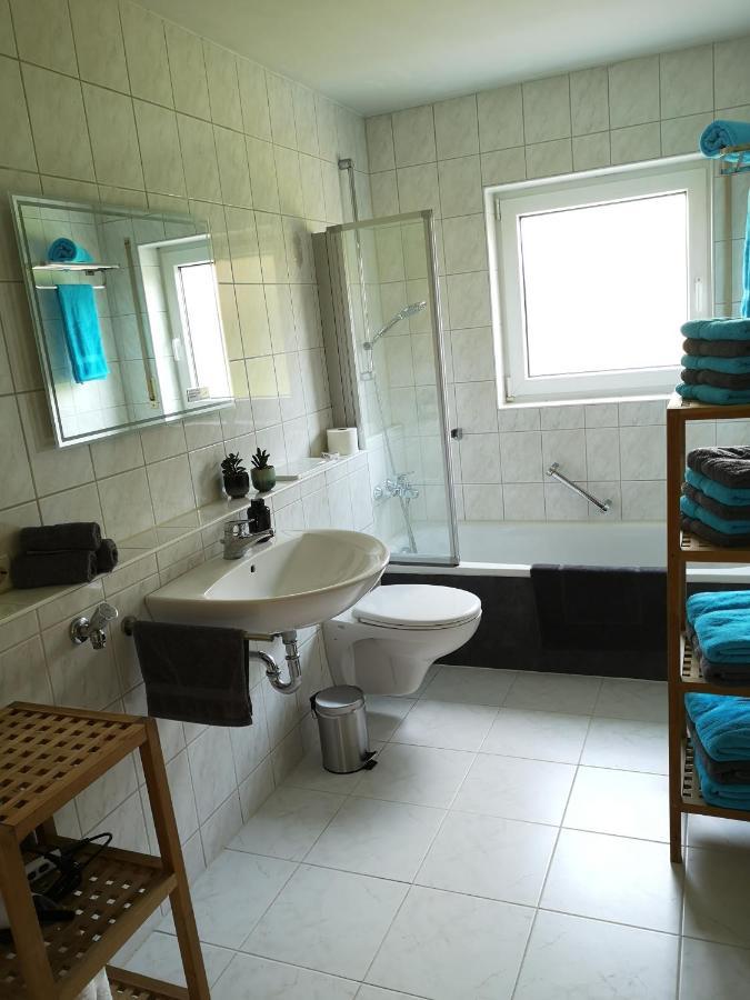 Familienfreundliche Ferienwohnung Mit Wohlfuehlbalkon Und Kostenlosem Parkplatz Nahe Messe Und Bodensee 멕켄뷔렌 외부 사진